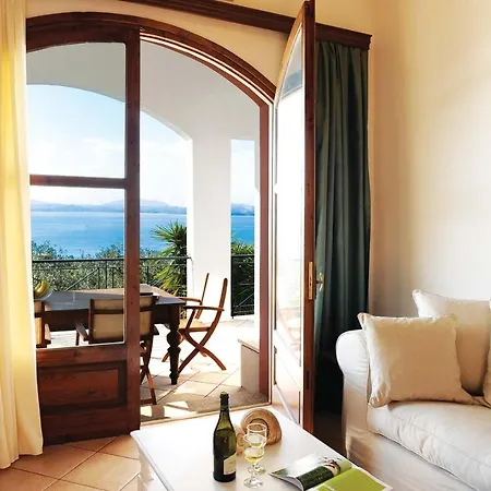 Jasmin Nissaki Nisaki (Corfu)